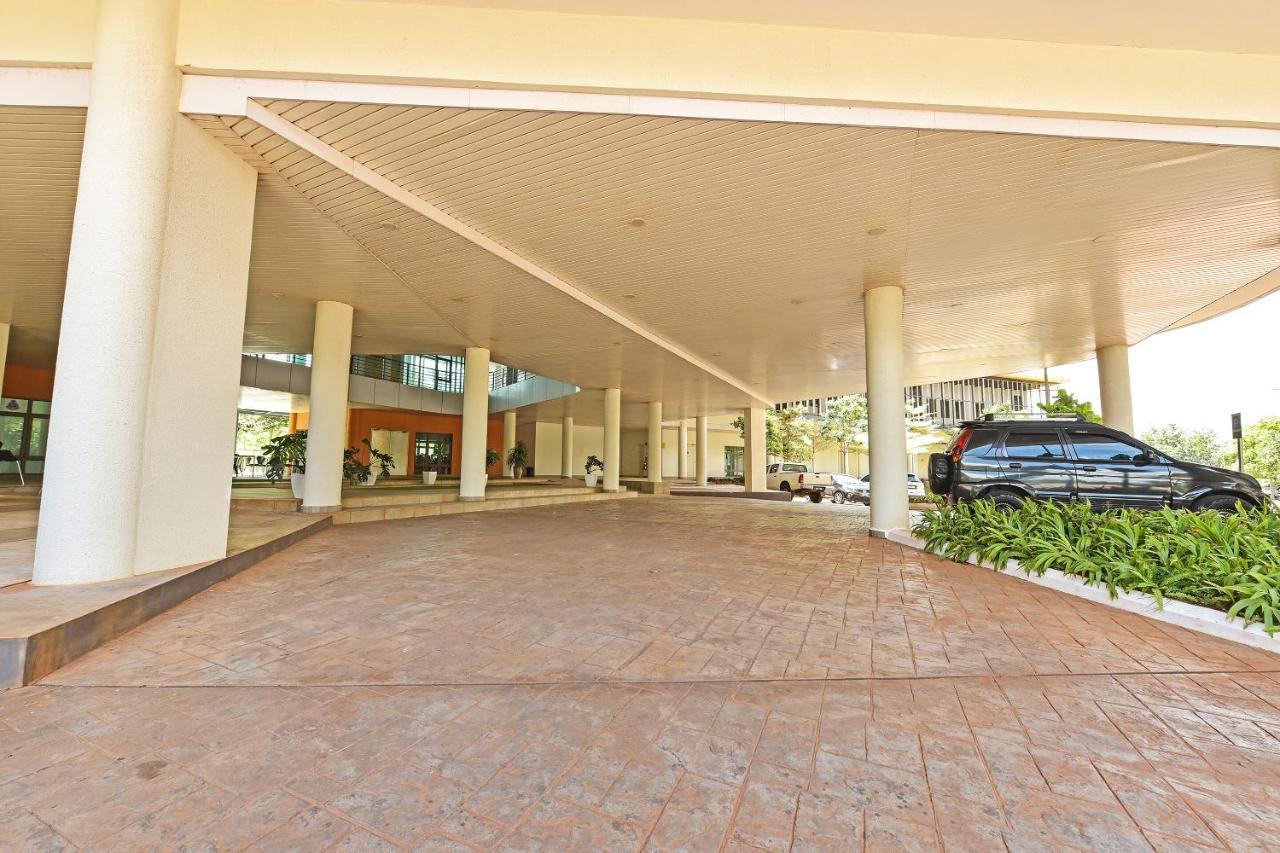 Capital O 90614 Cvia Ummul Hotel Padang Besar Exterior foto