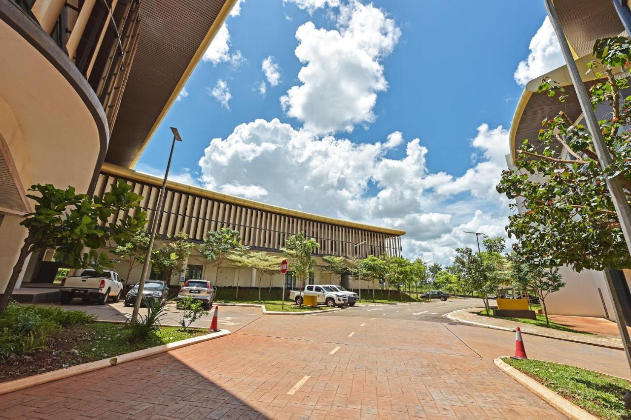 Capital O 90614 Cvia Ummul Hotel Padang Besar Exterior foto
